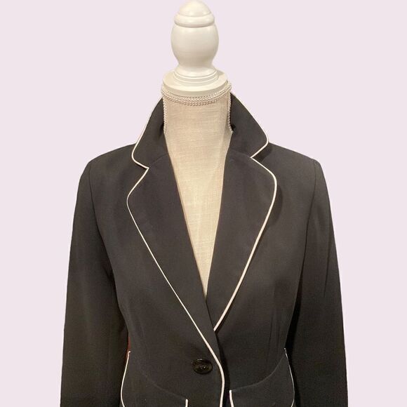 Black and White Structured Blazer - Picture 2 of 13